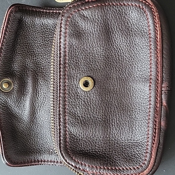 MARC BY MARC JACOBS LEATHER WRISTLET - Picture 4 of 12